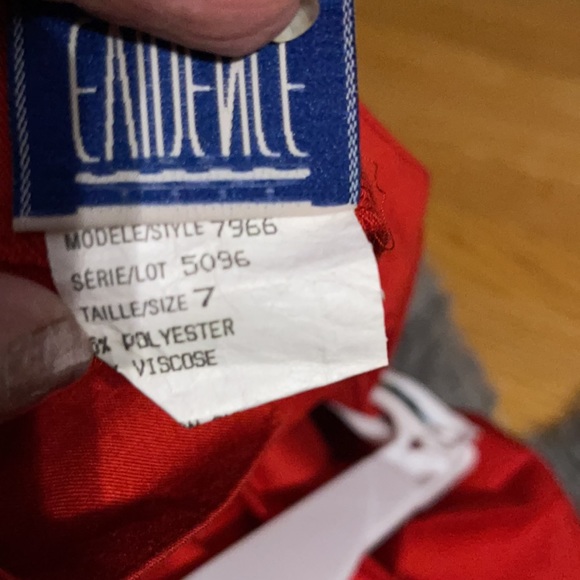 Double breasted red jacket and pleated skirt - Picture 6 of 6